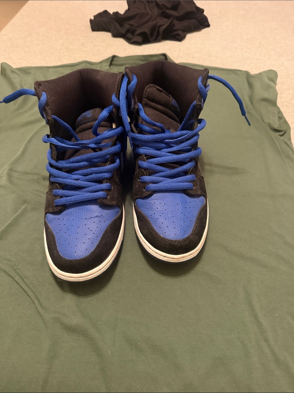 Men's Blue and Black High-Top Sneakers Nike sb dunk these are used but barely